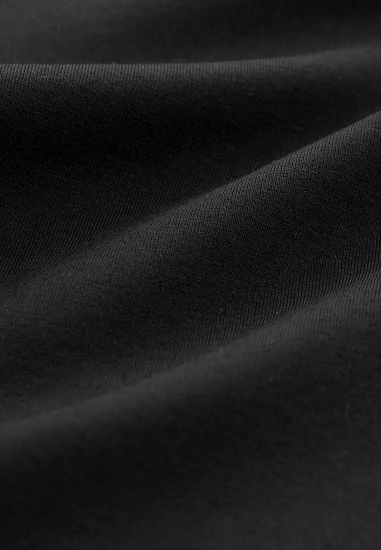 Black V-neck stand T-shirt