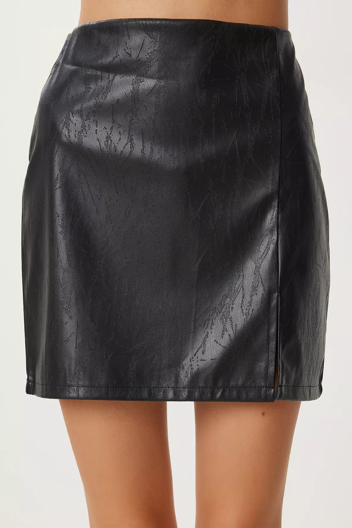 Women's Black Patterned Slit Mini Faux Leather Skirt Gp00028