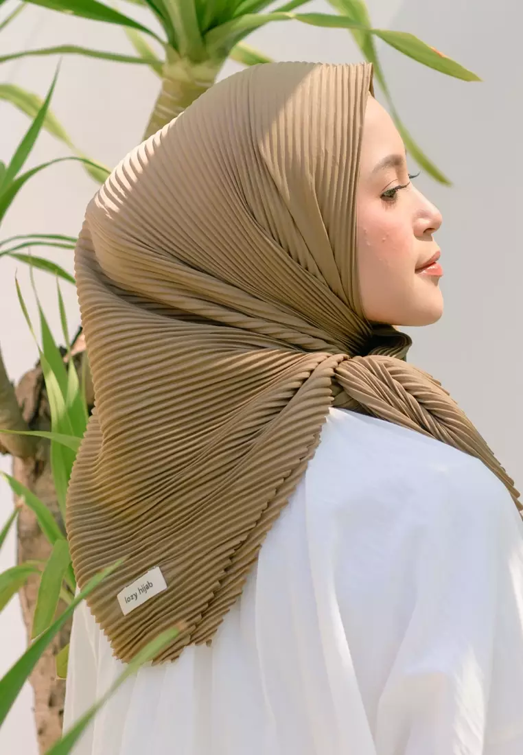 Geya Pleats Square Olive Sheen