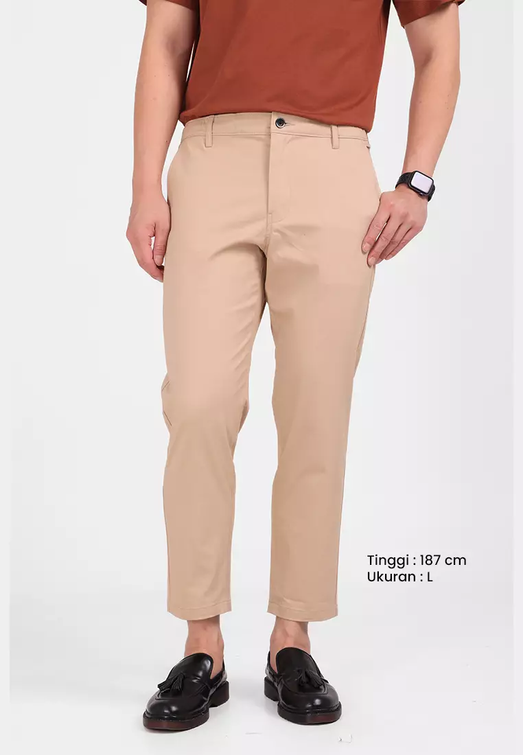 MANZONE - Celana Panjang Ankle Pria Bruce Relaxed Fit - Beige Warna Beige
