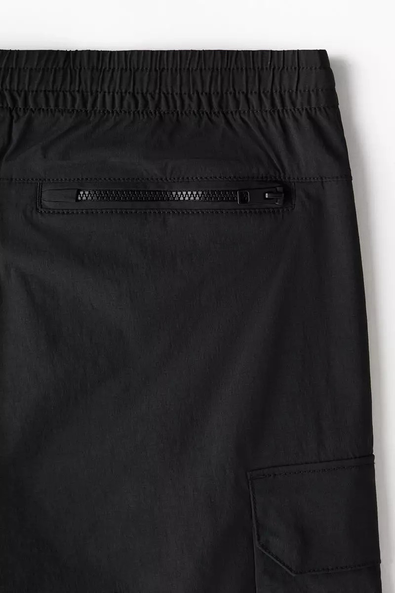 Regular Fit Nylon cargo shorts