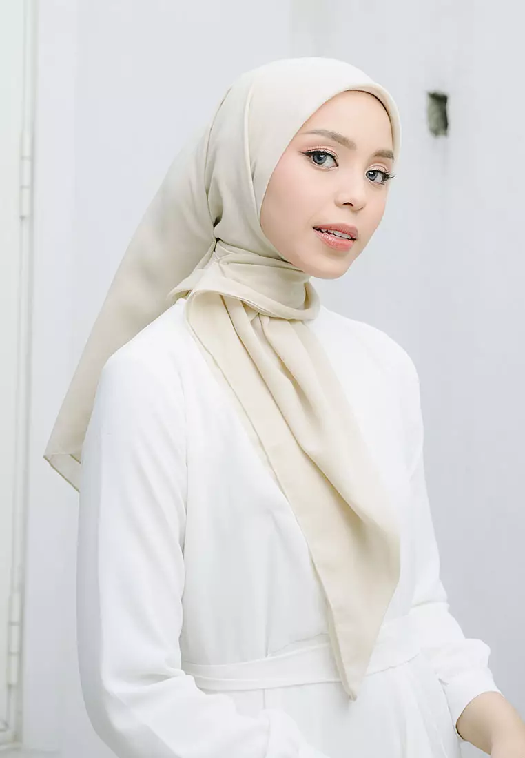 Viona Plain Paris Cream Almond