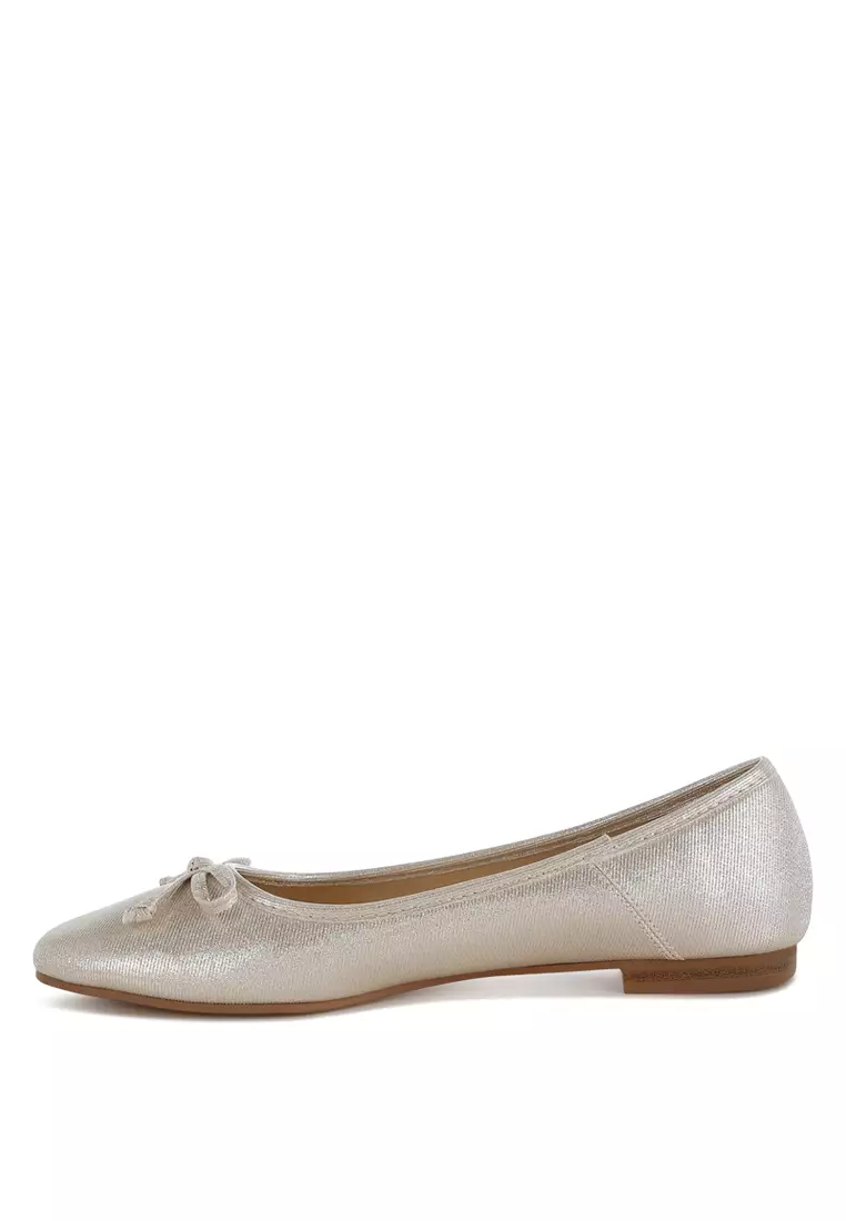 Sepatu Balet Metalik Warna Emas