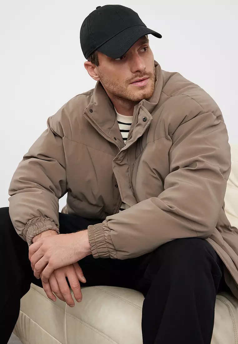 Buy Trendyol Buttoned Quilted Inflatable Coat In Black | 6thStreet Kuwait