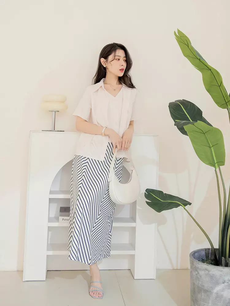 假兩件素色V領開襟短袖襯衫上衣《AB19392》