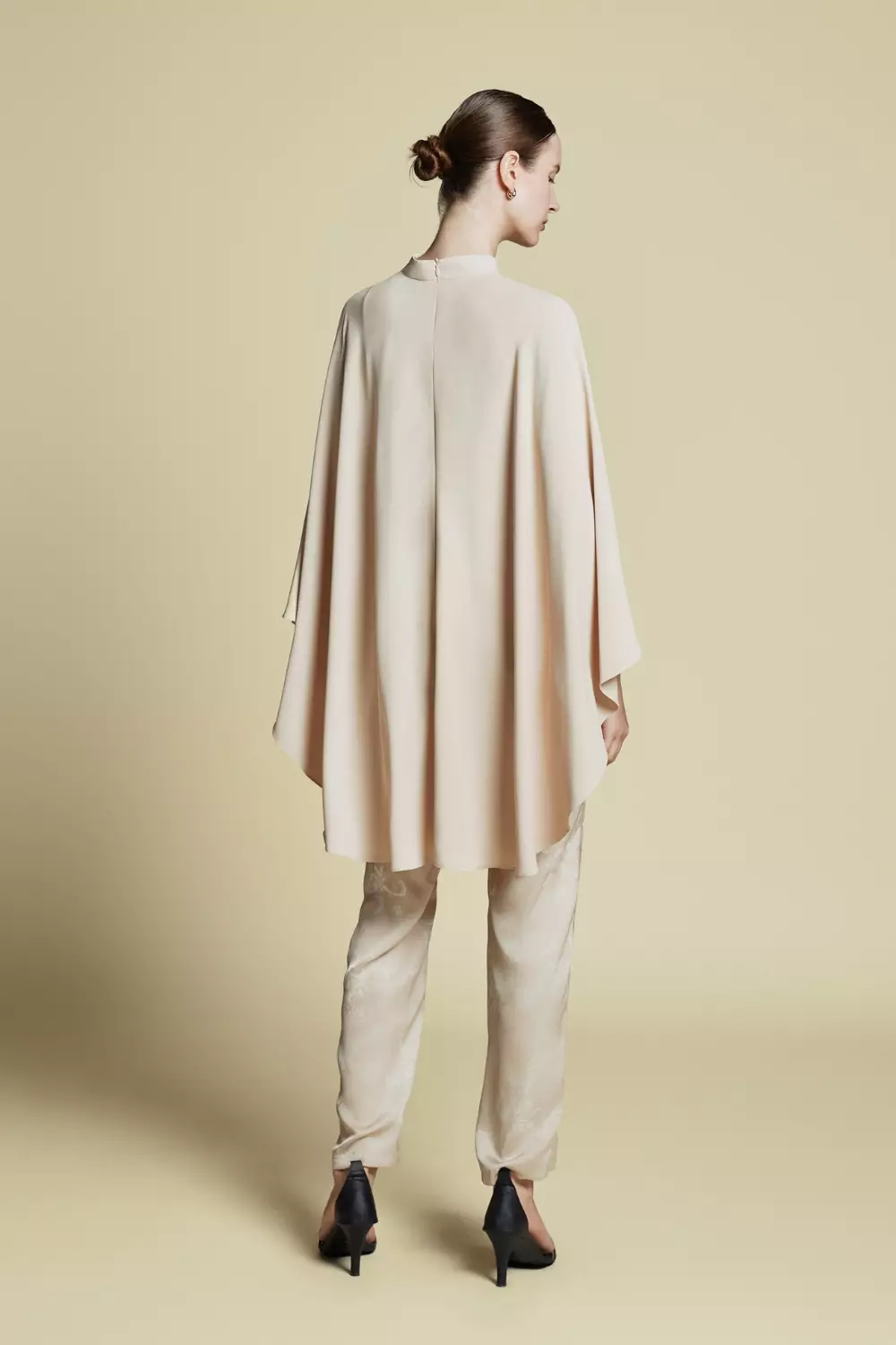 DEMURE&CO - Cropped Cape Set in Crepe de Chine Cream