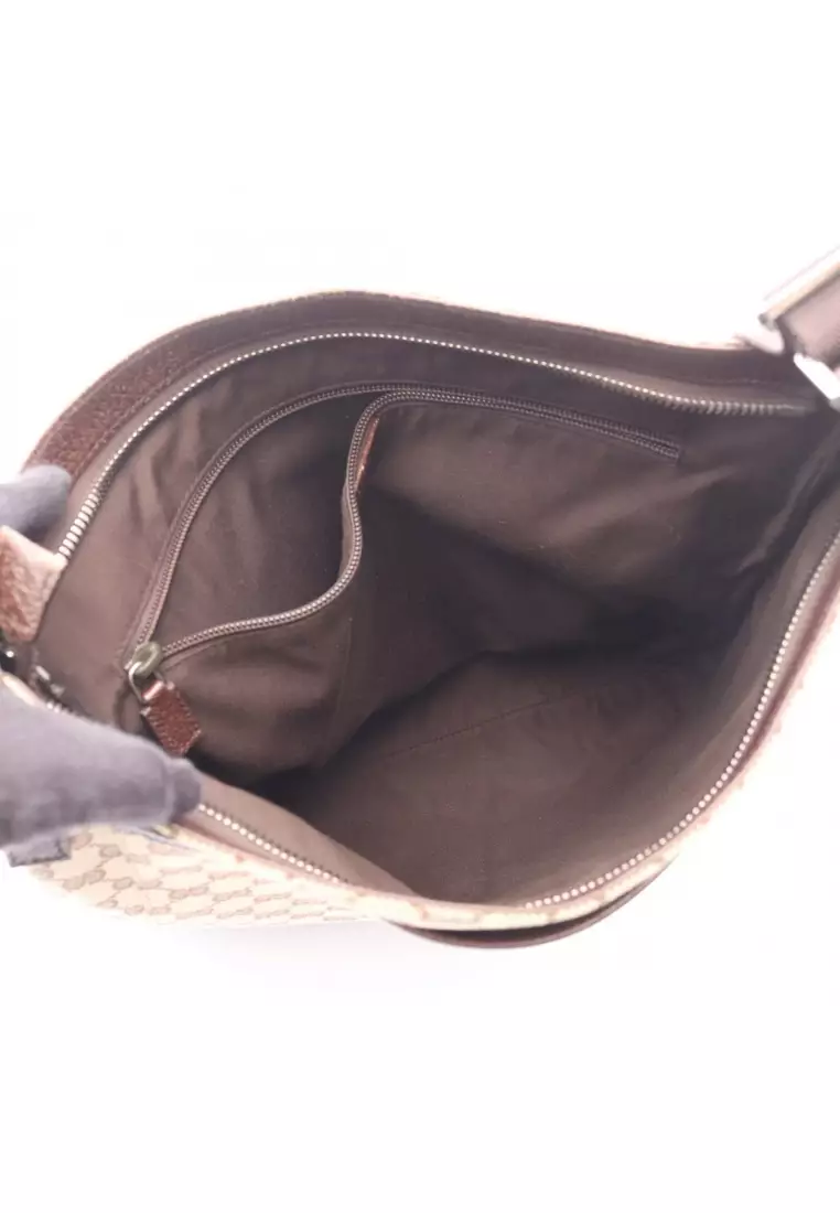 Pre-Loved Gucci GG canvas Shoulder bag canvas leather beige Dark brown