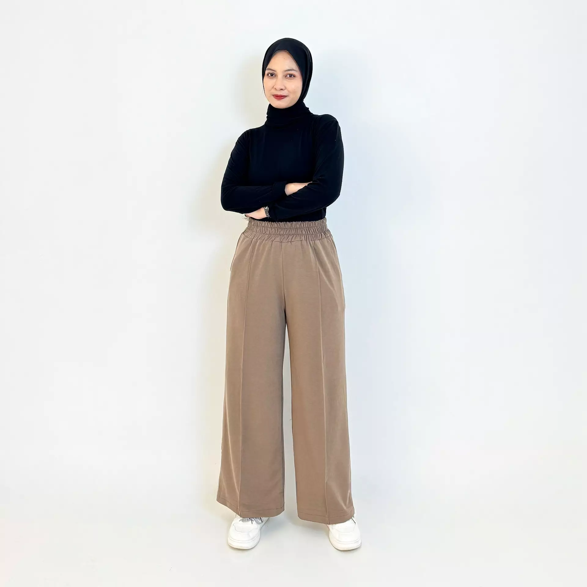 Tania Highwaist Pants (Celana Panjang Sporty) Coklat