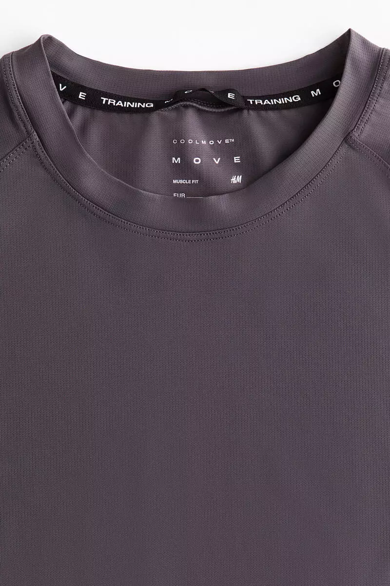 Muscle Fit Sports T-shirt with CoolMove™