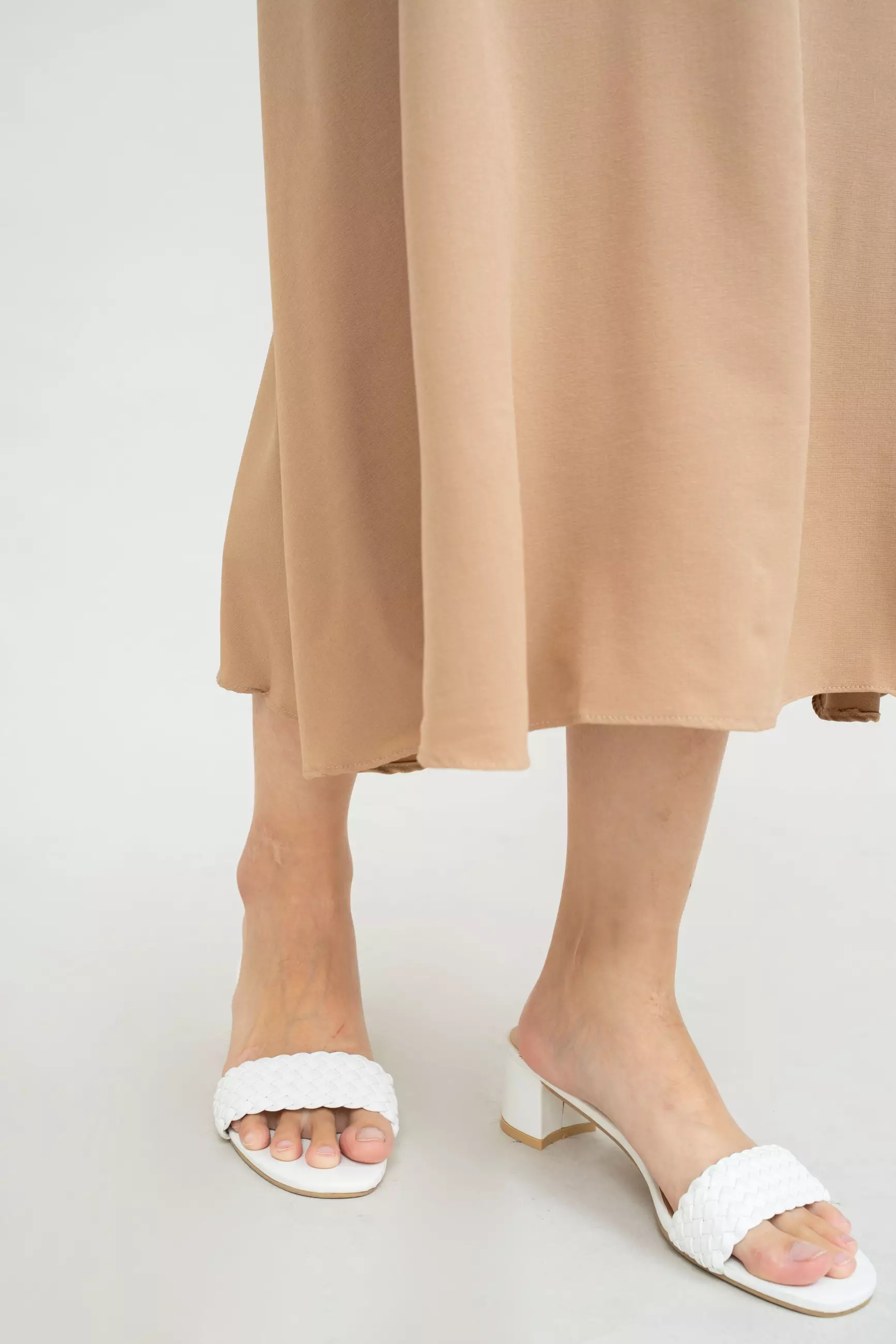 Houseofcuff Moon Dress in Beige Dress Tanpa Lengan