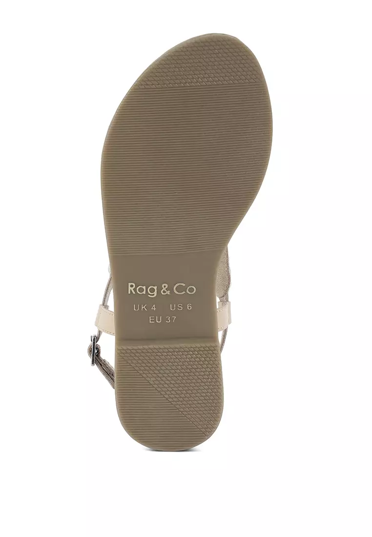 Sandal Datar dengan Gesper Pin dan Manik-manik Warna Beige