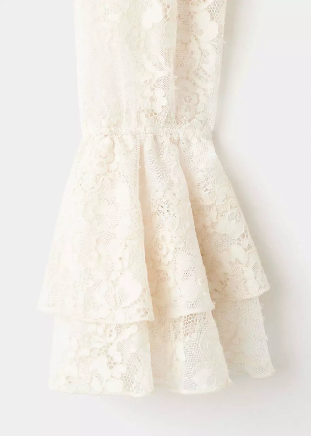 Blus bordir dengan rumbai