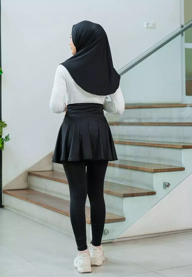 Serina Rok Olahraga Short Black