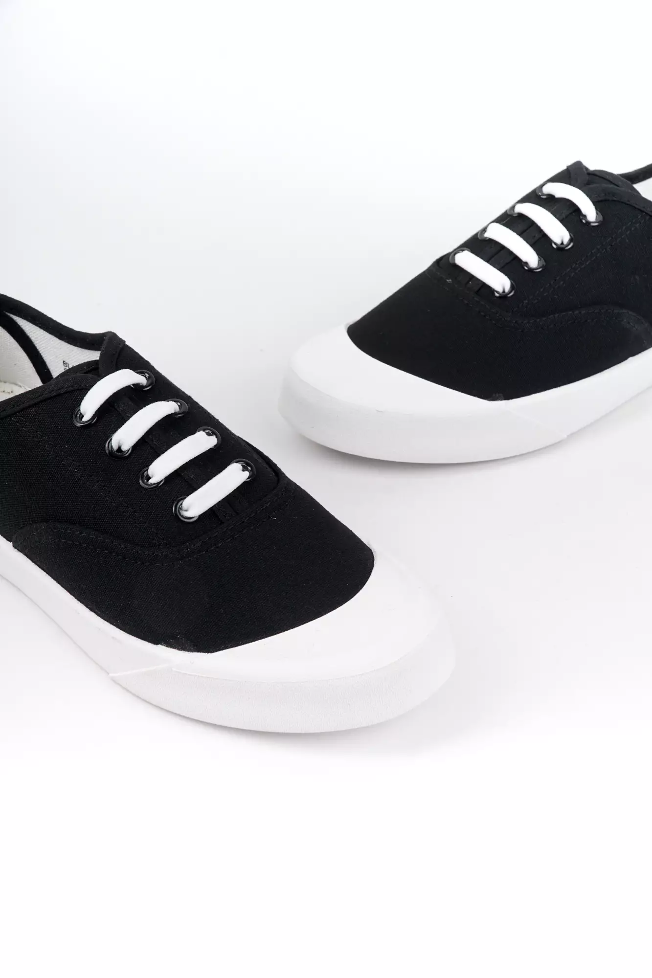 Blow Vera Sepatu Sneakers Wanita Sport Shoes White Sepatu Sekolah BLAS 0047