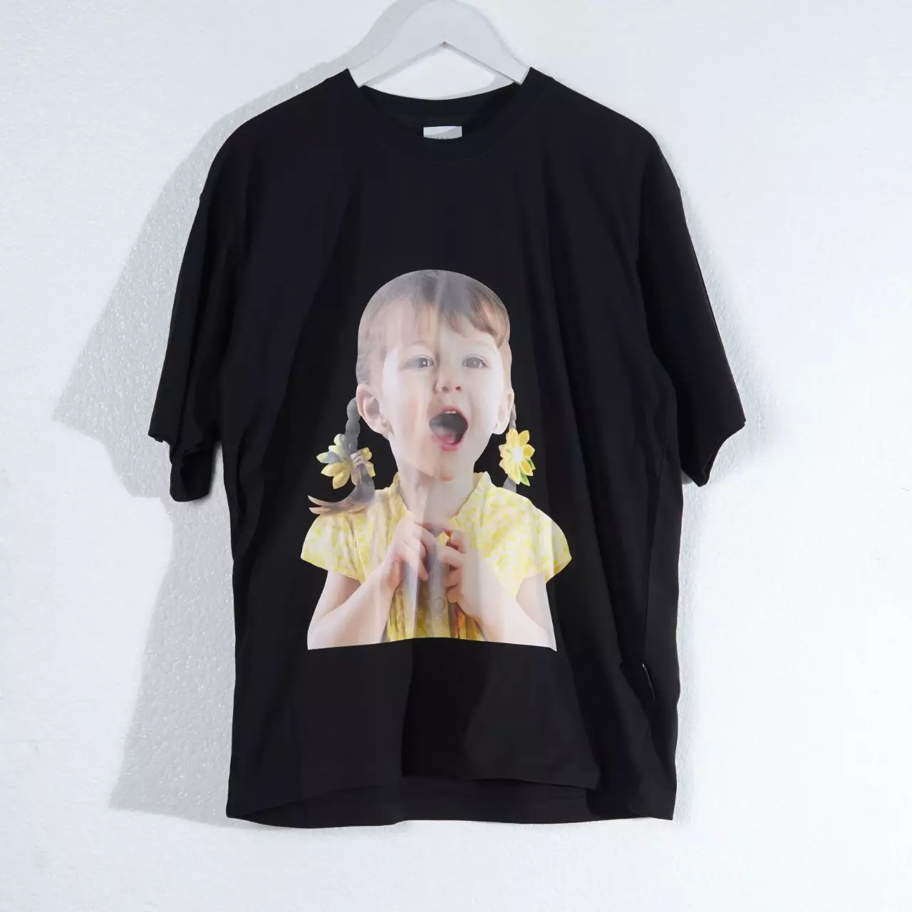 Kaos ADLV YELLOW FLOWER EARRINGS GIRL BLACK TSHIRT 100% ORIGINAL