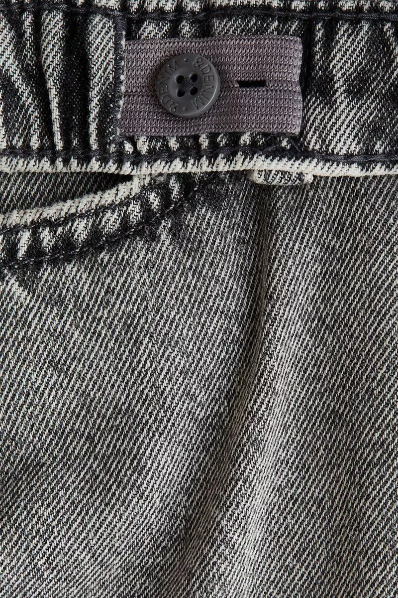 Relaxed Tapered Fit Jeans