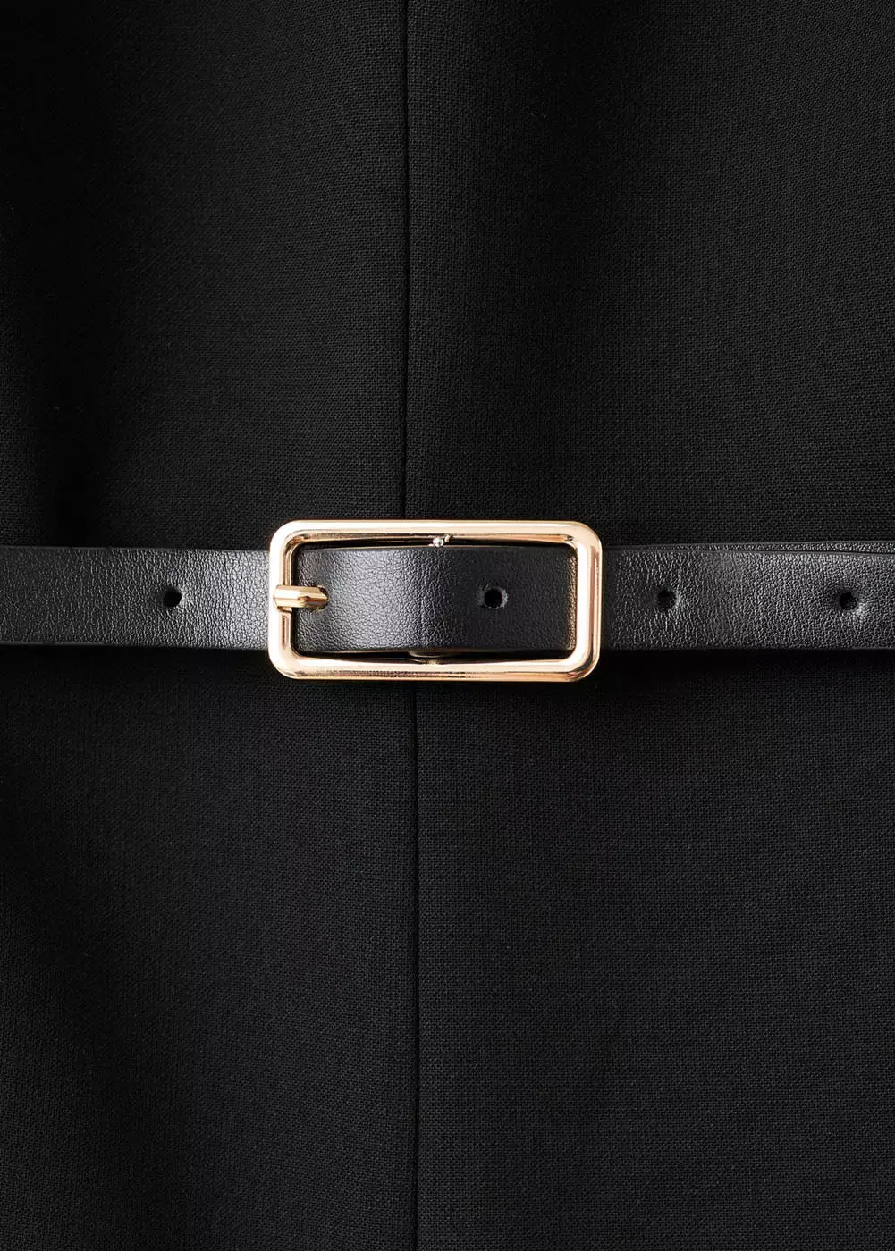 Halter neck jumpsuit dengan belt