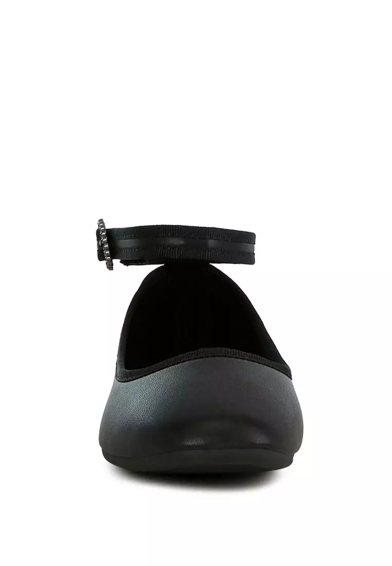 Sepatu Balet Detail Tali Pergelangan Kaki Warna Hitam