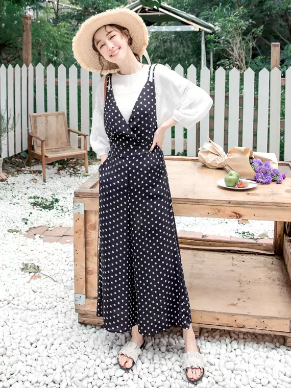 Modern jumpsuit shop