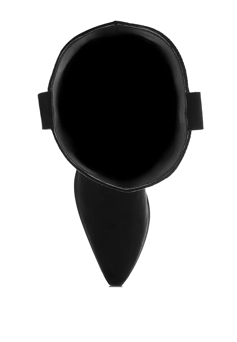 Sepatu bot koboi berhias kancing berwarna hitam