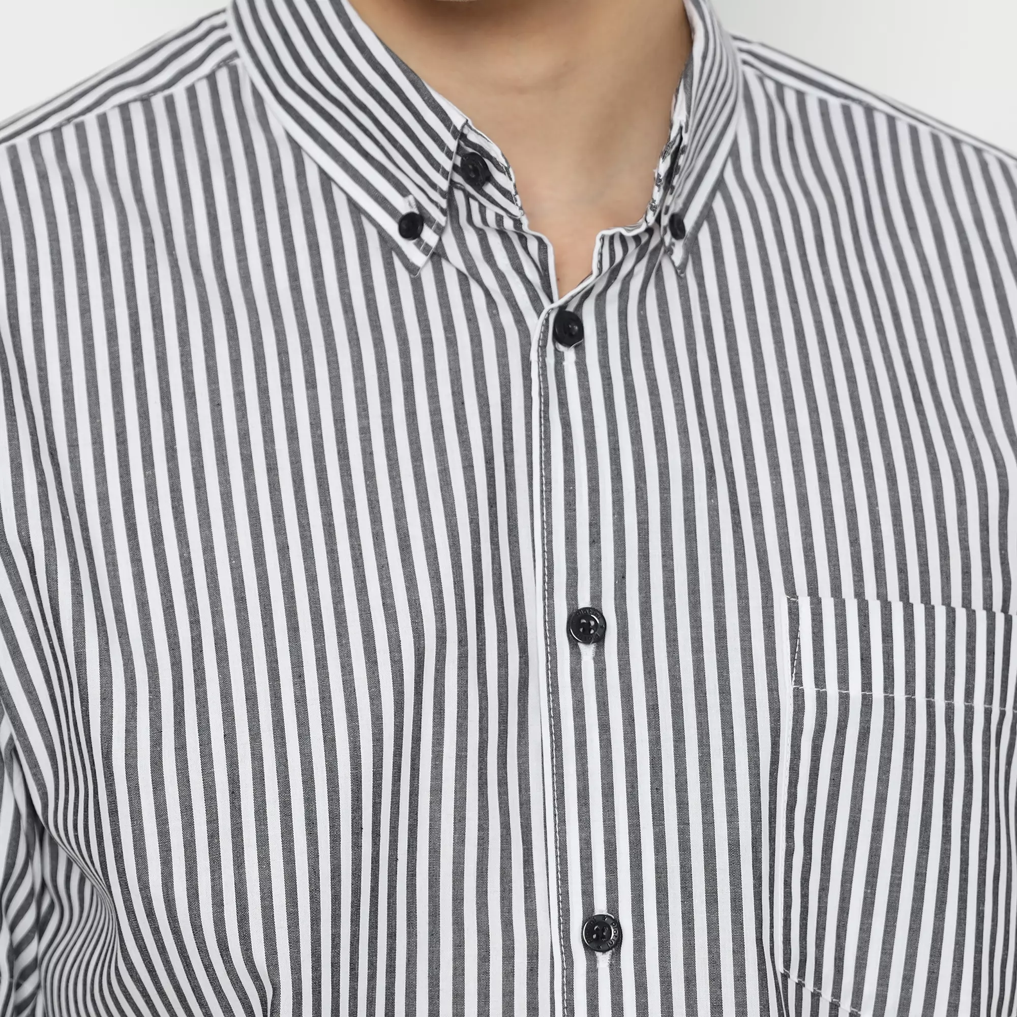 Platini Kemeja Motif Salur Pria Lengan Pendek Katun Hitam 73386