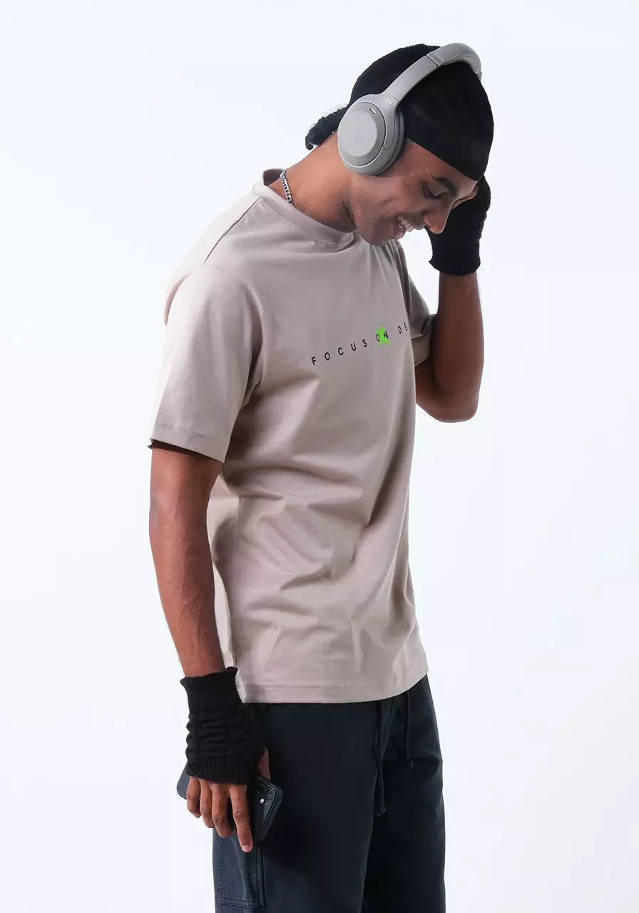 Kaos Pria Regular Opium Khaki