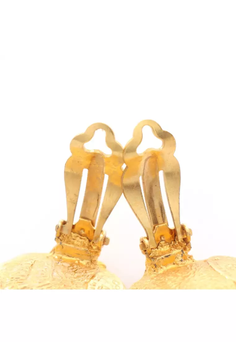 Pre-Loved Chanel circle logo earrings GP Fake pearl gold off white vintage