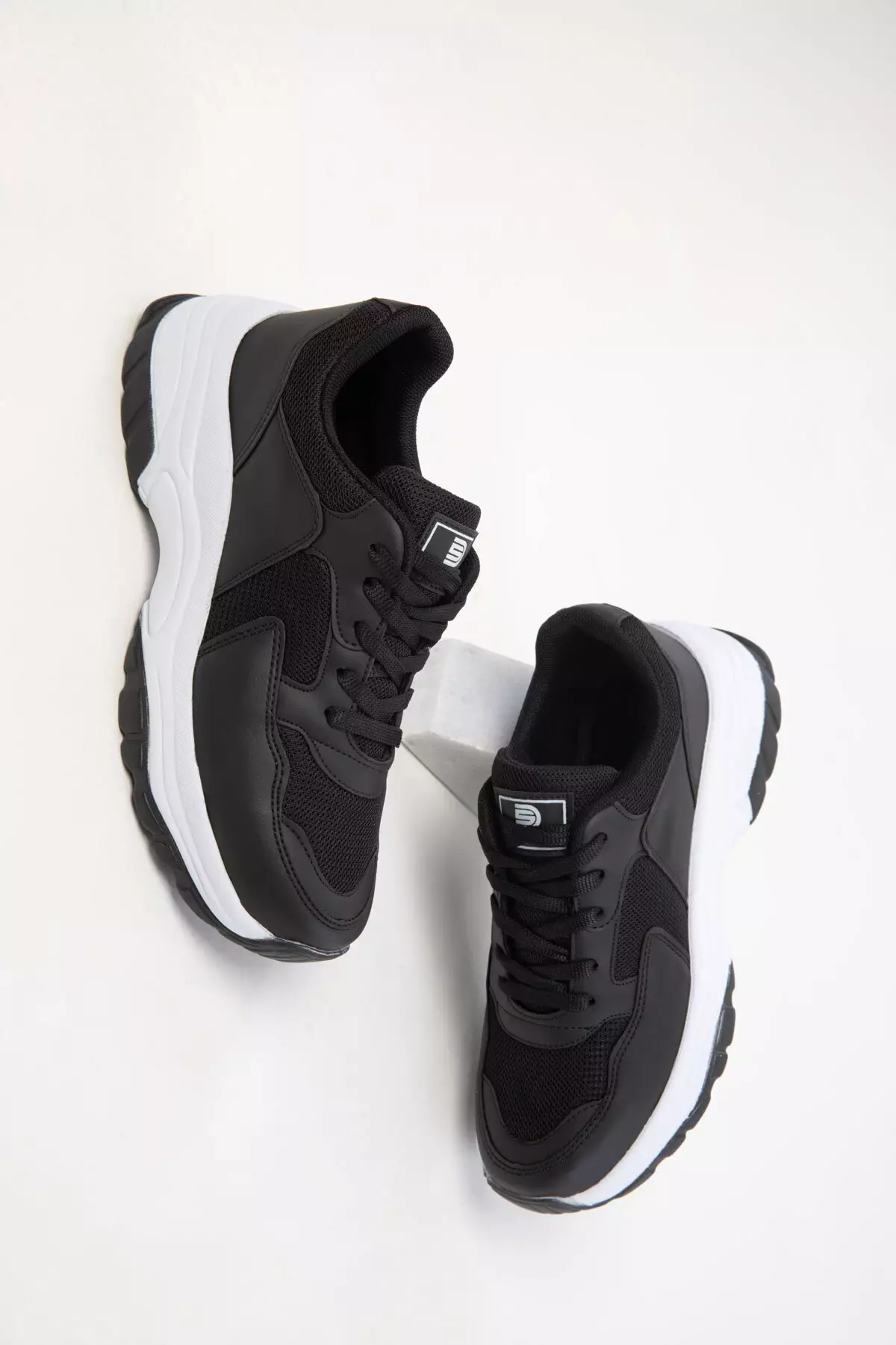 Black Women's Sneaker 20590