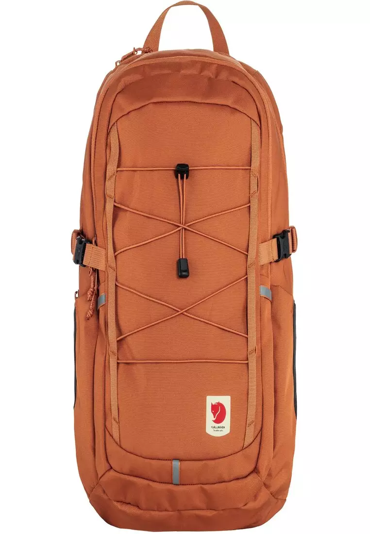 Not your regular school bag 🎒 #FJALLRAVEN SKULE 20 Terracotta Brown is available at URBAN ICON online and offline stores. Discover the collection on link in bio and shop now. #TimeInternational