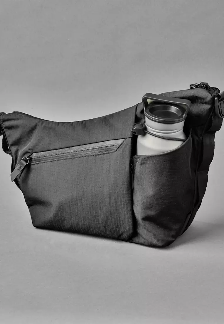 Alpaka Flow Satchel 4L Sling Bag - Axoflux Black