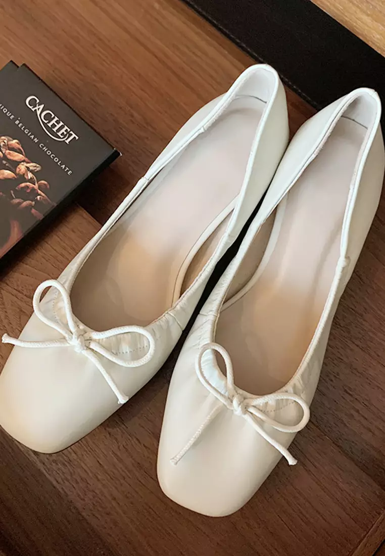 White leather shop pumps dress shoes