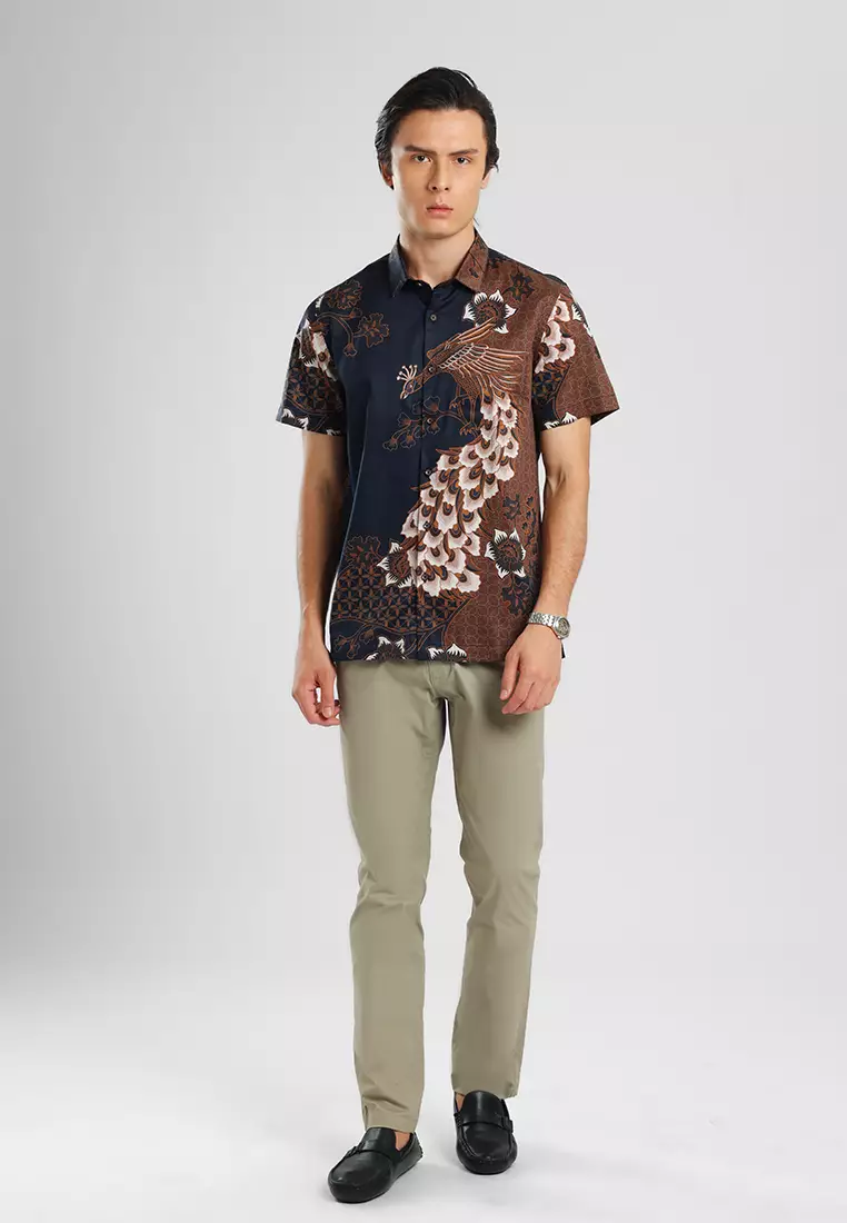 MANZONE - Kemeja Batik Lengan Pendek Pria Wanayasa Modern Fit - Navy Warna Navy