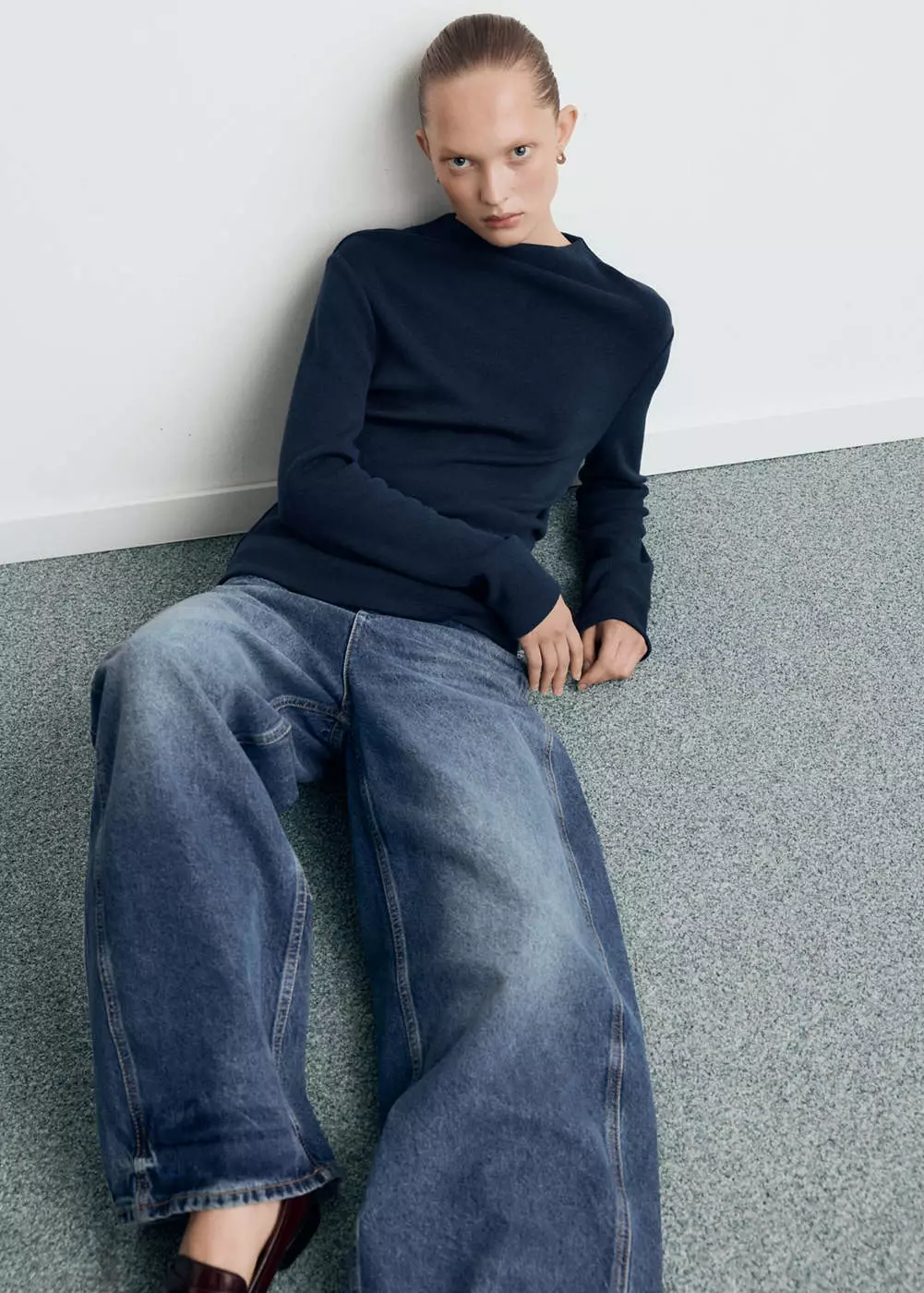 Sweater rajut halus dengan kerah perkins