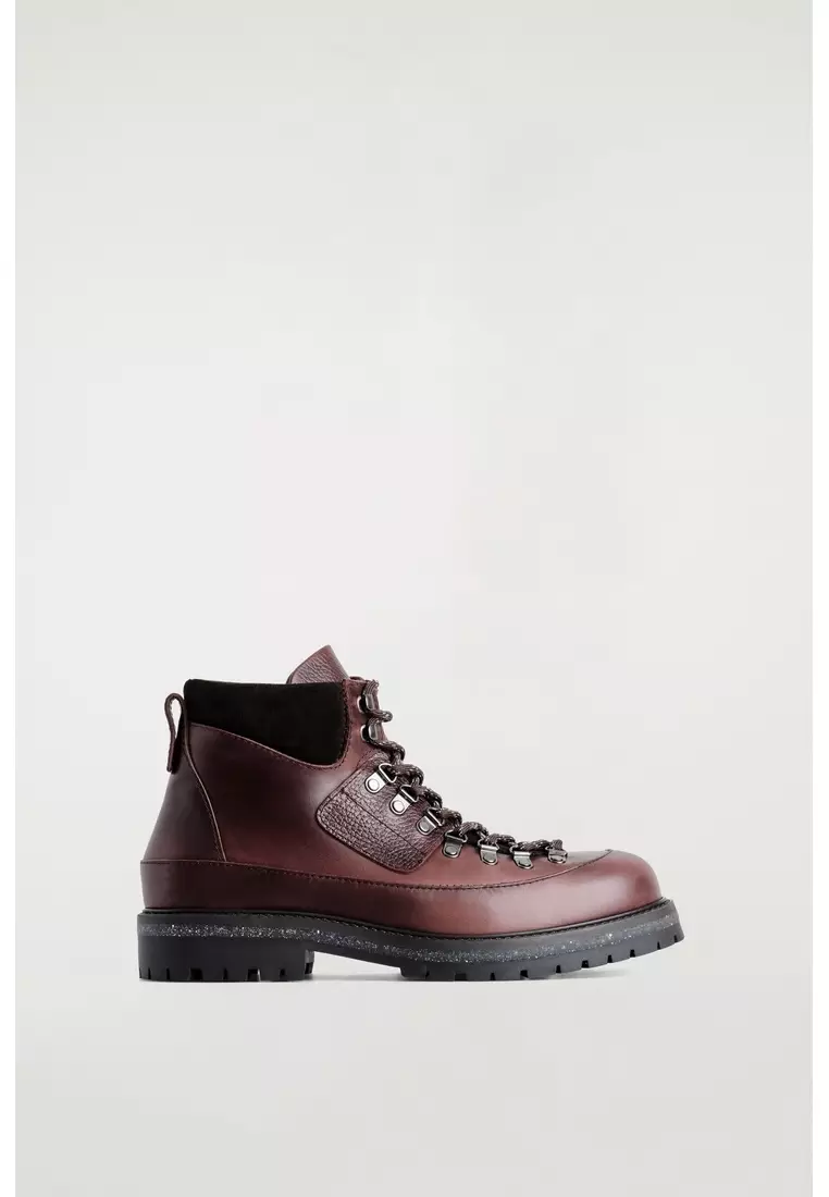 LEATHER HIKING BOOTS
