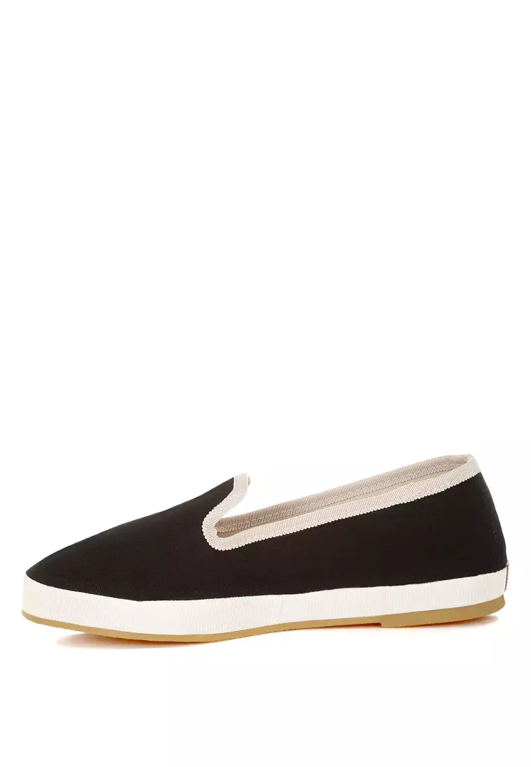 Round Toe Canvas Loafers In Black