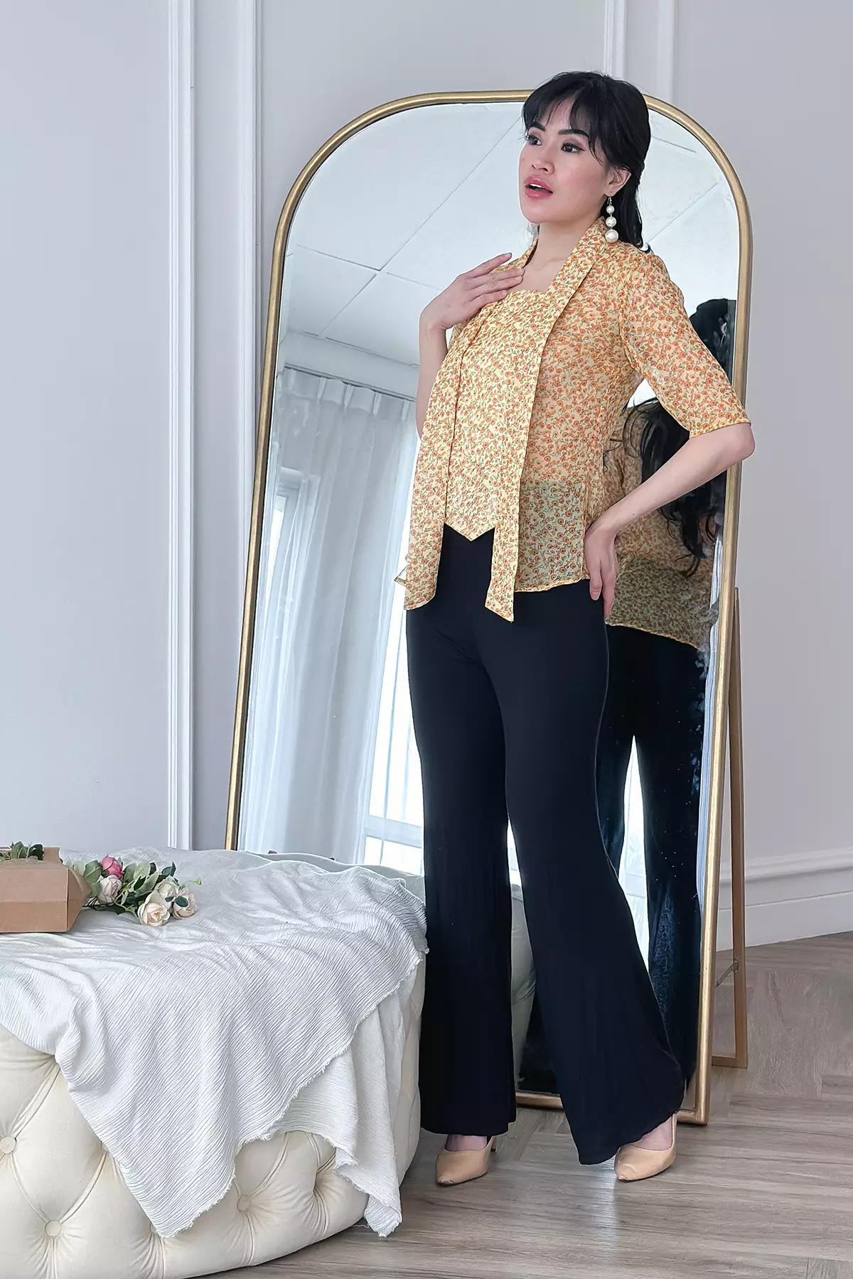 Karisma Kembangan Kuning Kebaya