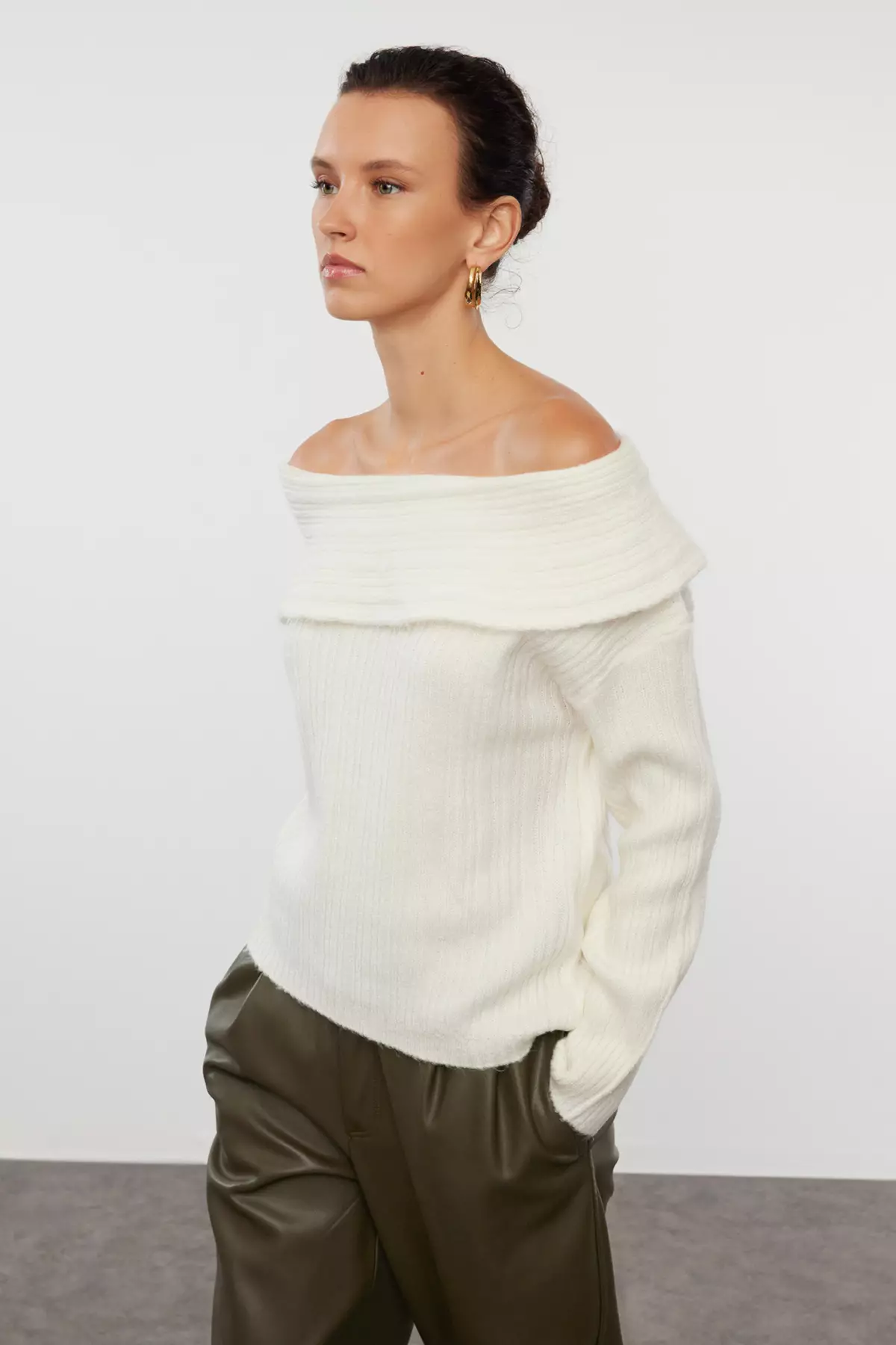 Ecru Soft Textured Carmen Collar Knitwear Sweater TWOAW25KZ00076