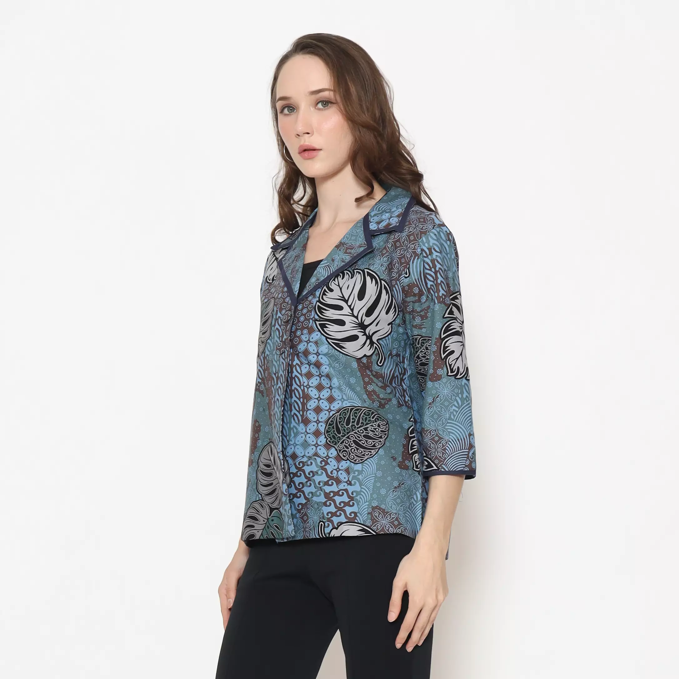 Blazer Batik Wanita - Bhatara Batik Kirei - Atasan Batik Modern Lengan Panjang