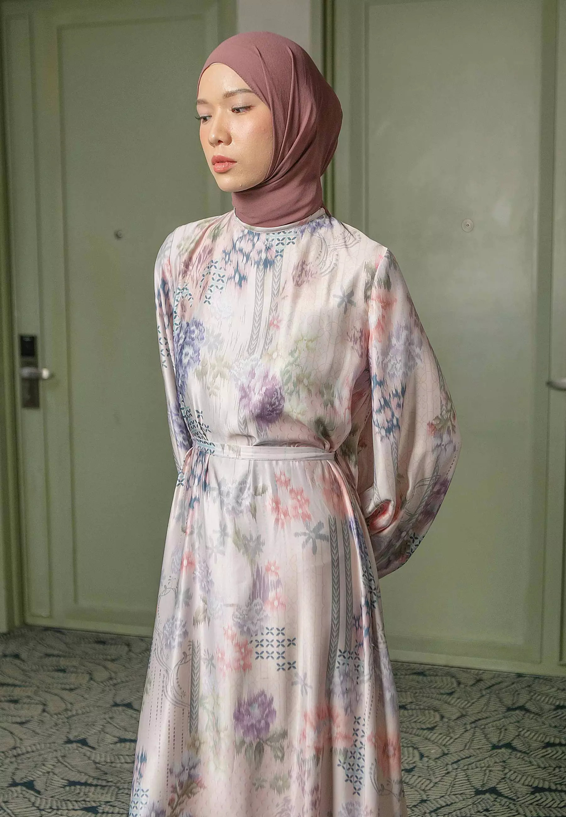 HijabChic Allium Orchid Purple Dress - Dress Lebaran Sarimbit Satin Motif Bunga Elegan Tali Pinggang
