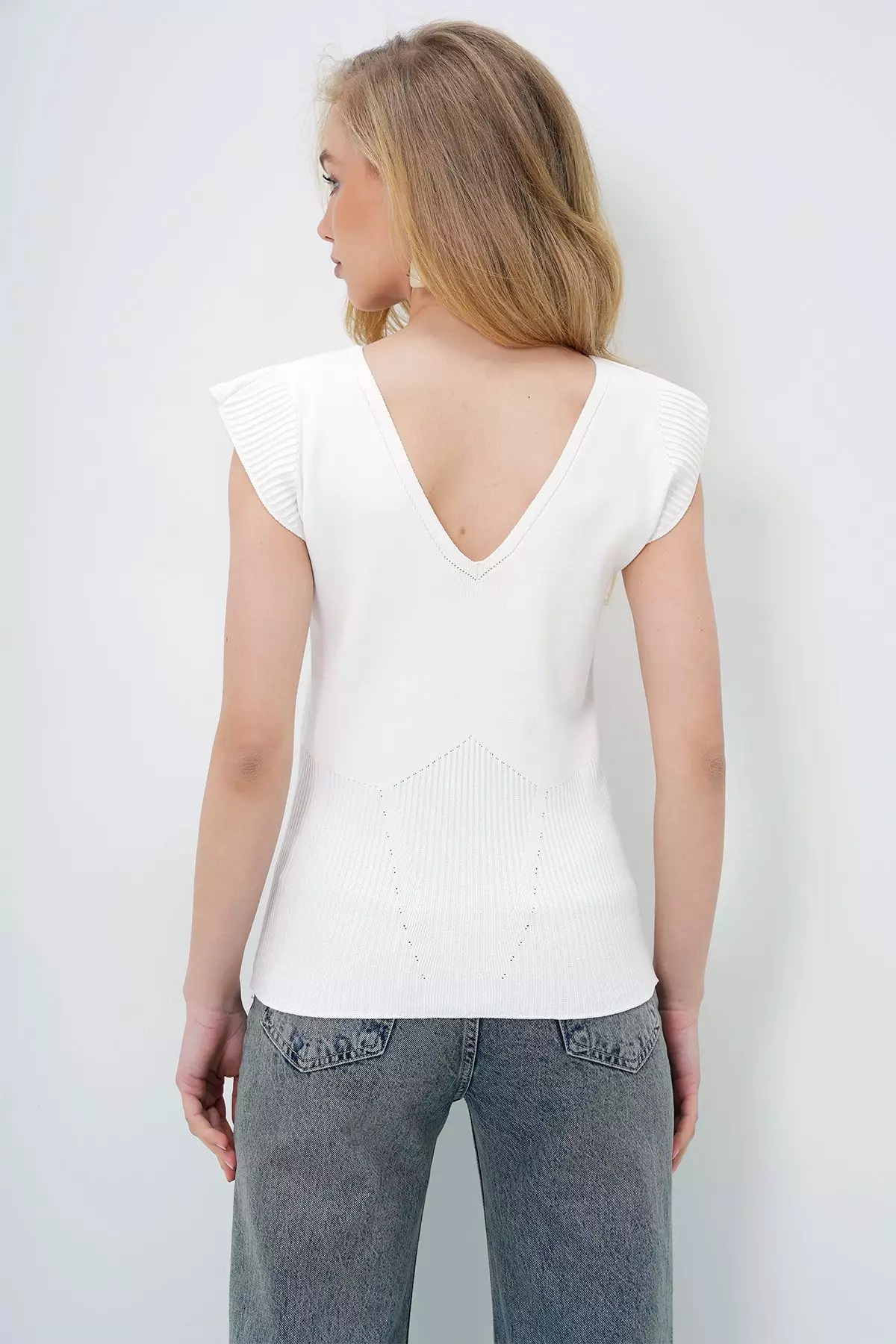 Women's White Front Back V-Neck Summer Knitwear Blouse