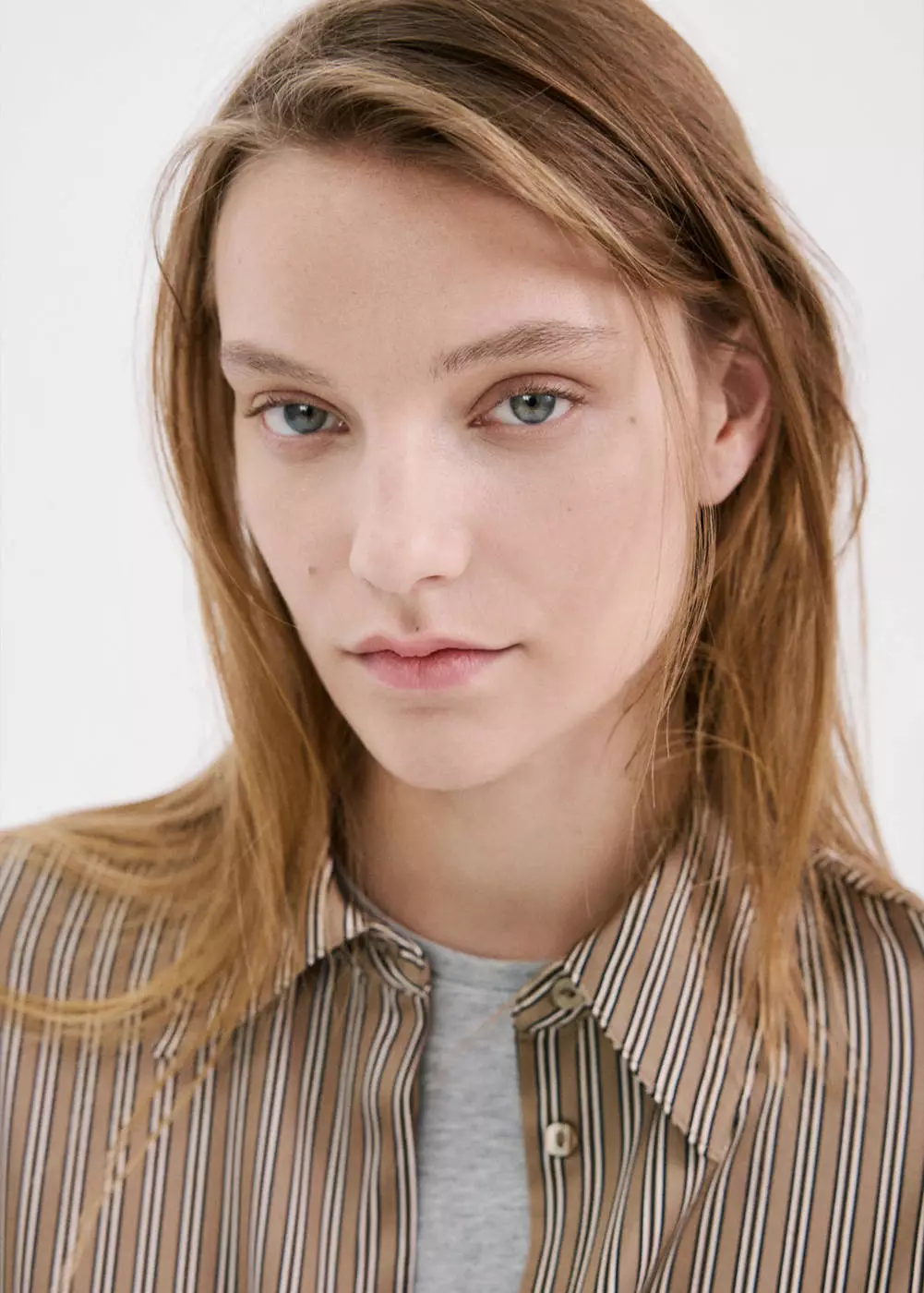 Kemeja satin motif salur