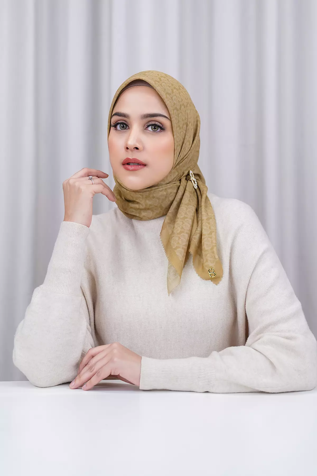 Jual Buttonscarves Wicker Voile Square - Wood Thrush Original 2024