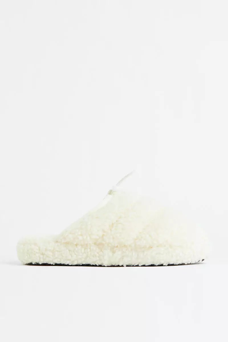 Discount on H&m  shoes - SKU: Teddy Slippers