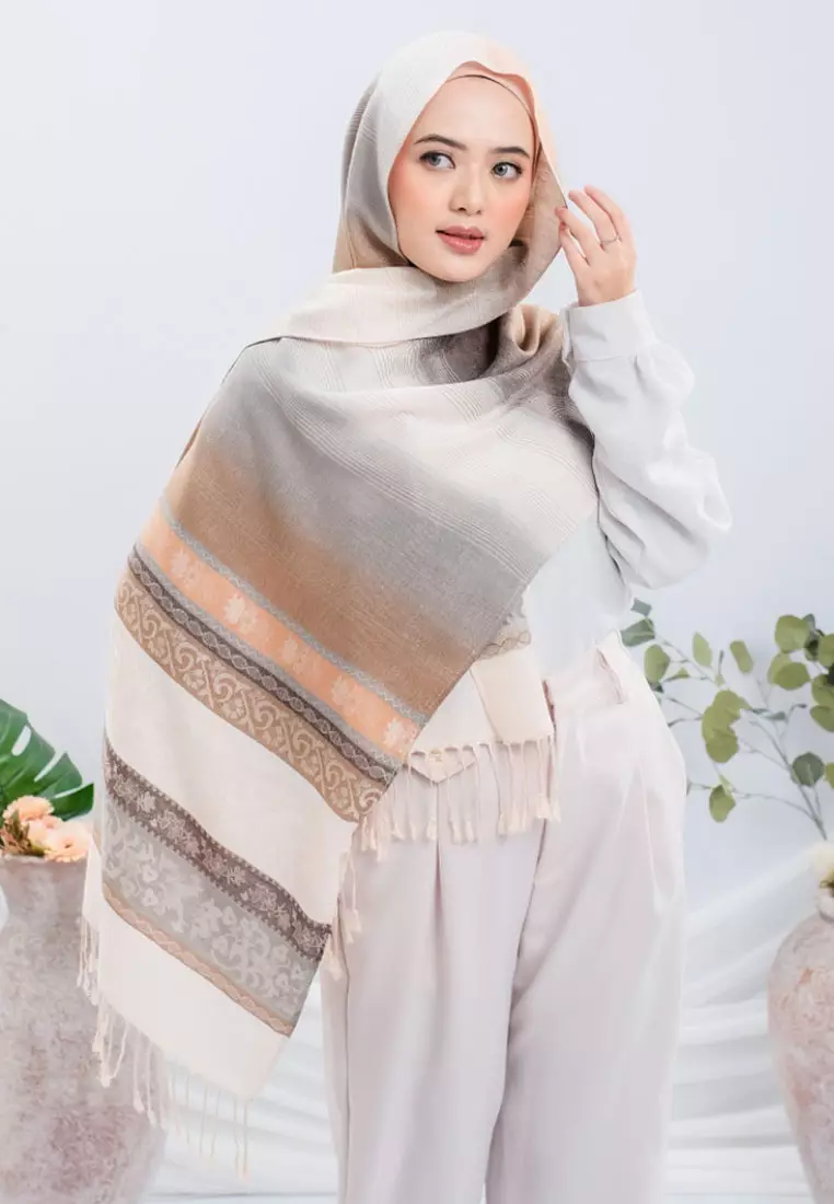 Hijab Pashmina Wanita Reversible Viscose Multicolour Vintage Pattern Pashmina Shawl Syal Wanita Ivory Mist