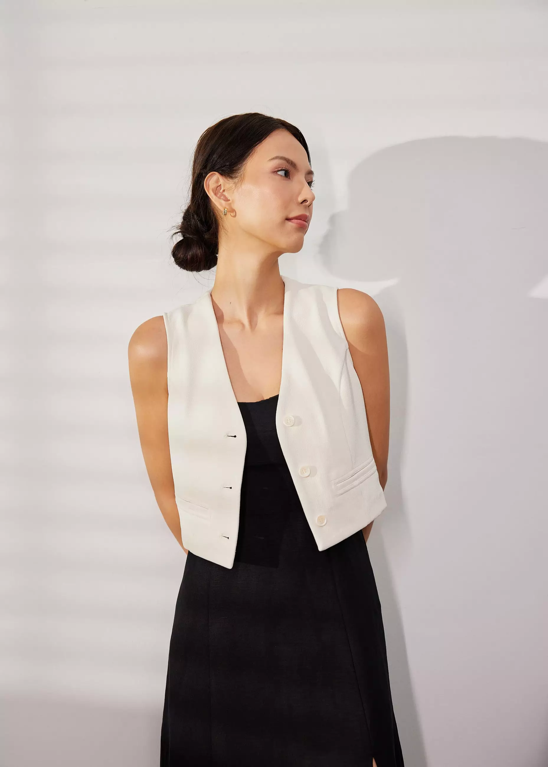 Vest Wanita - Cropped V-neck Button Down Vest