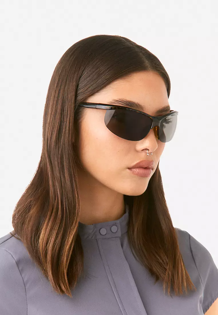 HAWKERS Vintage Carey Dark Grey Radiante Sunglasses For Men And Women, Unisex. Official Product Designed In Spain