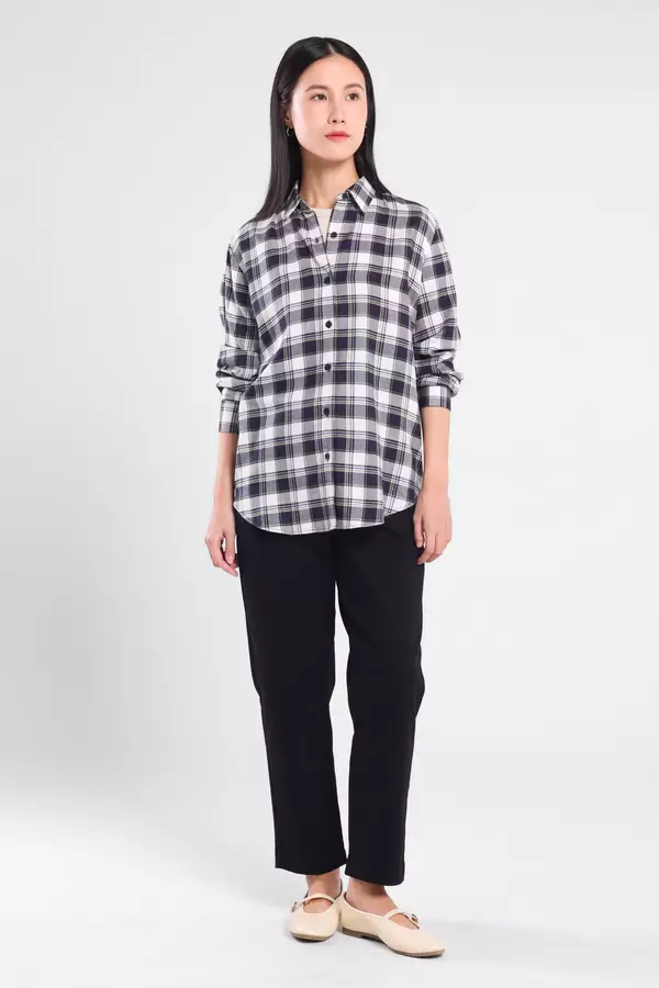 MINIMAL - Anelle - Kemeja Flanel Wanita Motif Kotak - Black Colour Black