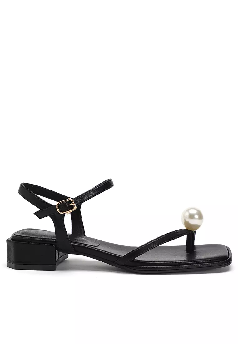 Discount on Twenty Eight Shoes  shoes - SKU: 3cm Pearl Strap Toe Sandals By221-6