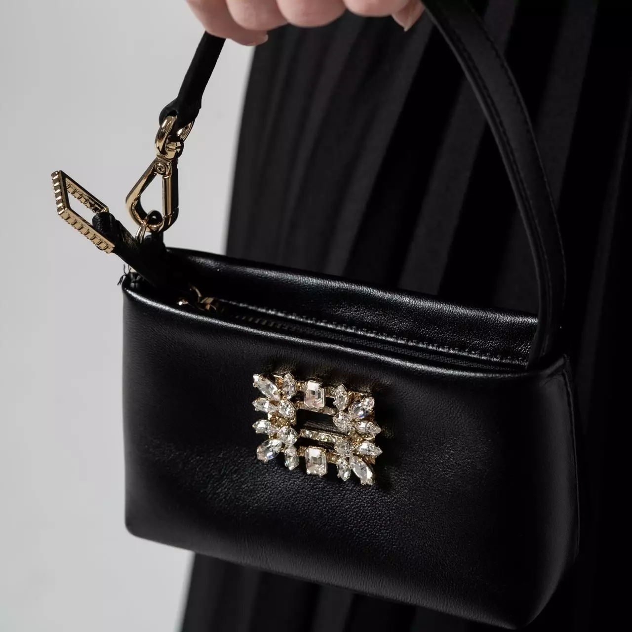 ショルダーバッグ・ポシェット ROGER VIVIER Rv Nightlily Charm Roger Vivier RV Nightlily Brooche Mini Bag | Black | FARFETCH
