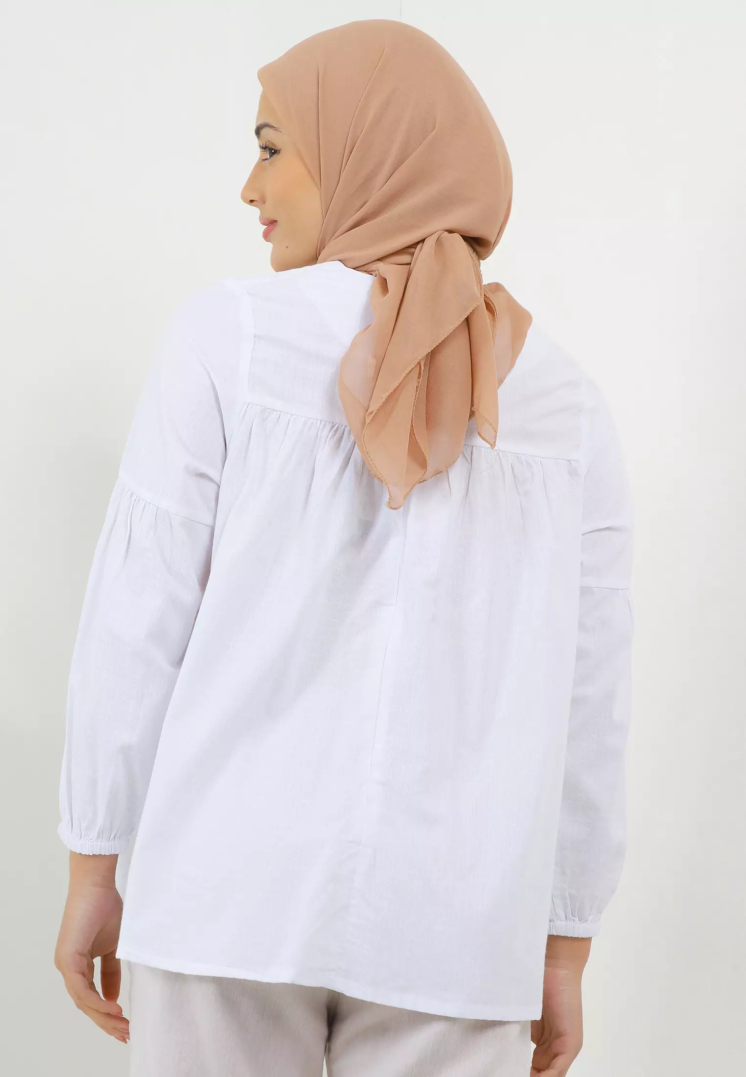 MFMW Yoolani Atasan Blouse Putih